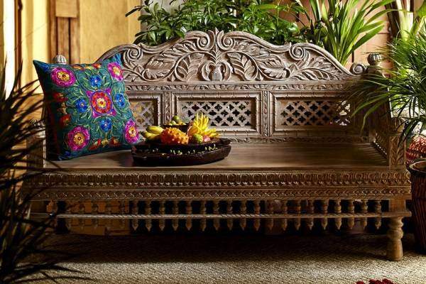 Индийская резная мебель - скамья диван с подушками