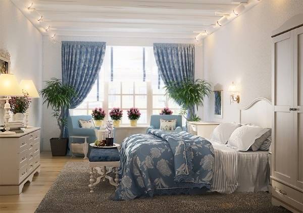 Романтичная спальня прованс - фото дизайн в бело-голубом цвете