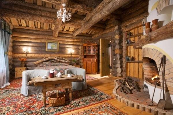 Интерьер деревянного дома из бревна внутри - фото в русском стиле