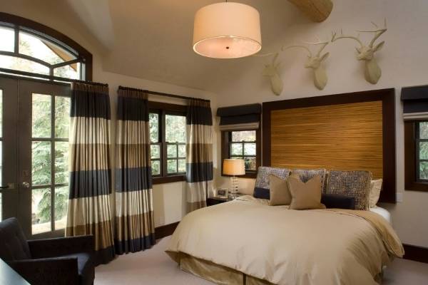 Дизайн штор для спальни в полоску - фото новинки 2016 