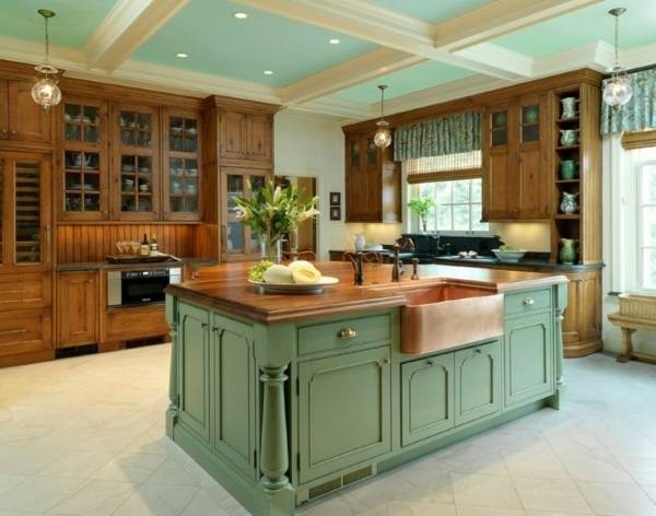 Mutfağın iç kısmında yeşil ve kahverengi