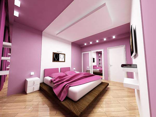 Современный дизайн спальни в ярком сиреневом цвете