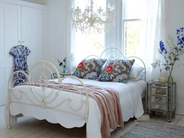 Цветочные узоры в дизайне спальни в стиле шебби + прованс
