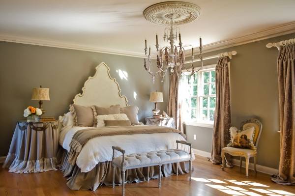 Сочетание классического стиля и шебби шик в спальне