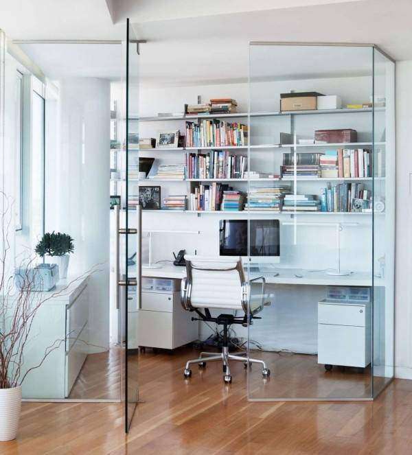 Домашний офис за стеклянными перегородками