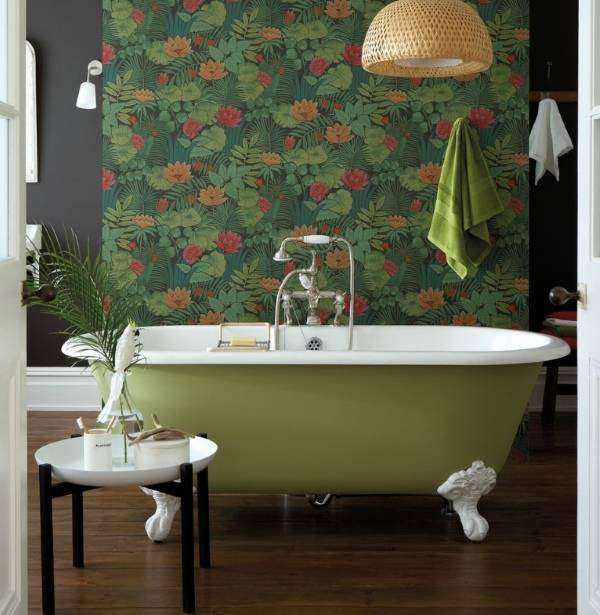 Темные обои для стен в интерьере ванной - фото в зеленых тонах