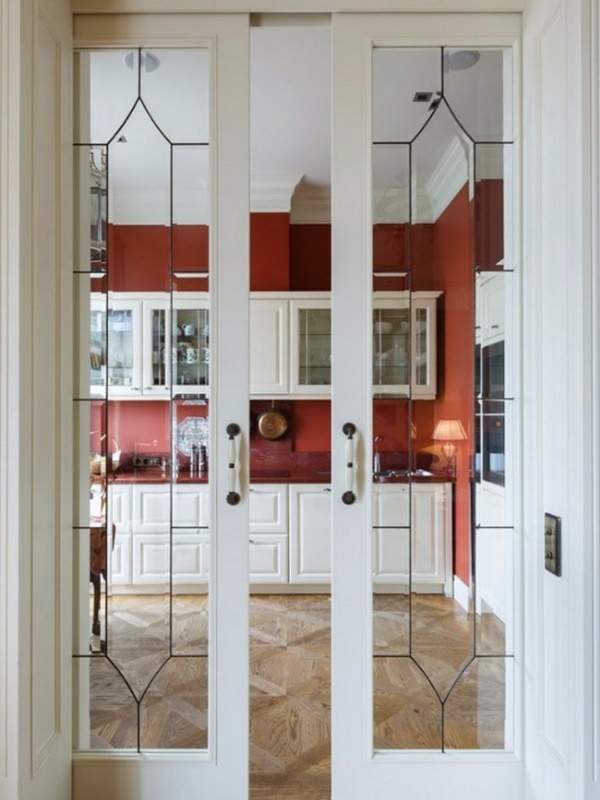 Элегантные раздвижные двери для кухни из дерева со стеклом