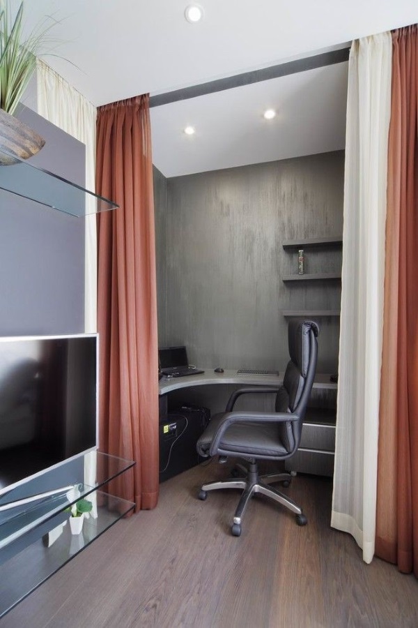 Маленький кабинет в нише в квартире на 30 кв.метров