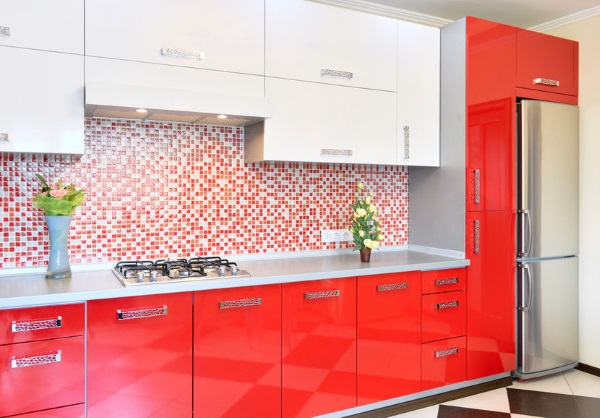 Маленькая красная кухня (78 фото)