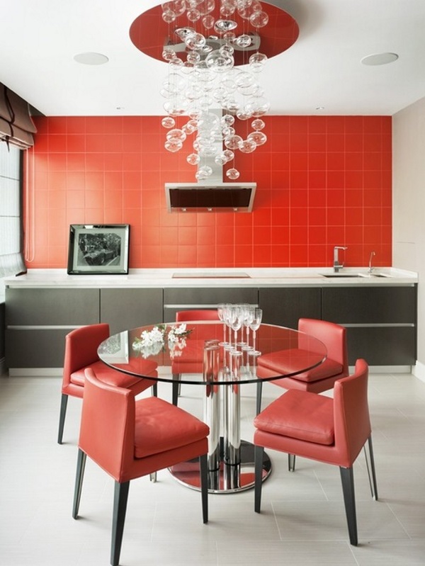 Дизайн кухни с красным гарнитуром фото