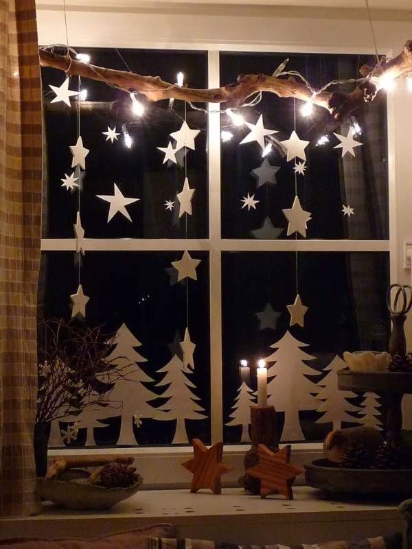 Новогодние огни: как красиво повесить гирлянду на стену и окно