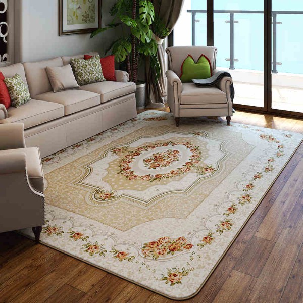 интерьер гостиной с ковром в классическом дизайне на полу