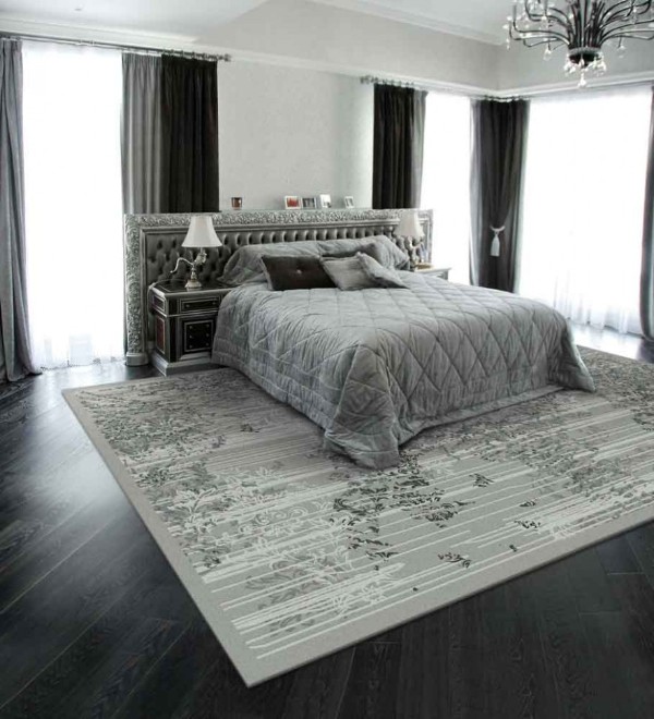 ковёр на полу в интерьере спальни в сдержанном стиле