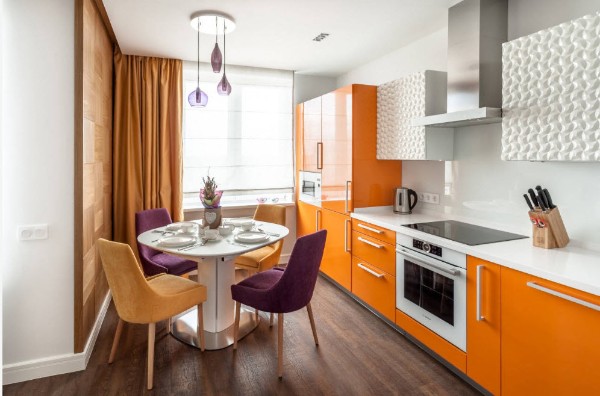 ярко оранжевый цвет в дизайне фасада кухни