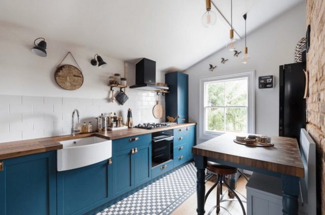 синяя кухня в скандинавском стиле 