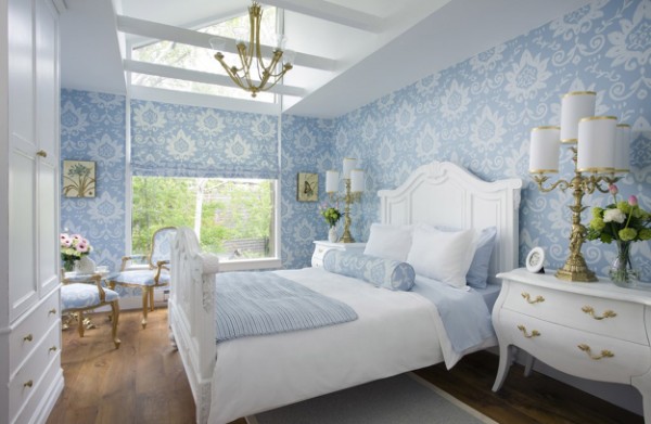 сочетание цветов в интерьере спальни бело-голубой дизайн 