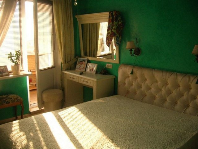 интерьер спальни в зелёных цветах 