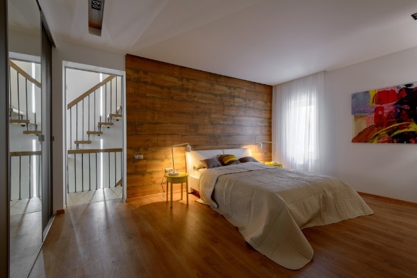 потолки в спальне в современном стиле 
