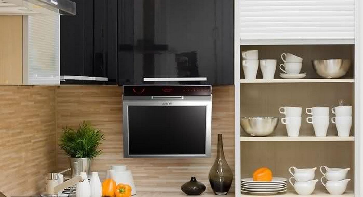 кухня с телевизором дизайн фото 