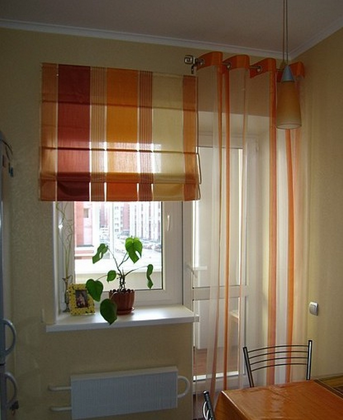 дизайн штор для кухни с балконной дверью 